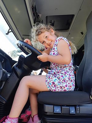 Grafika #35: "Pszczółki" i "Smerfy" obchodzą Międzynarodowy Dzień Dziecka