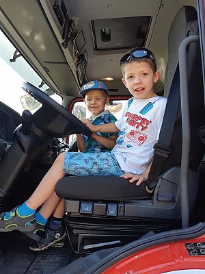 Grafika #31: "Pszczółki" i "Smerfy" obchodzą Międzynarodowy Dzień Dziecka