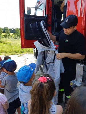 Grafika #3: "Pszczółki" i "Smerfy" obchodzą Międzynarodowy Dzień Dziecka