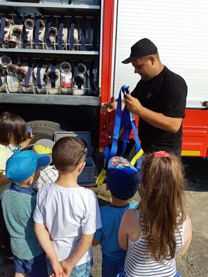 Grafika #7: "Pszczółki" i "Smerfy" obchodzą Międzynarodowy Dzień Dziecka