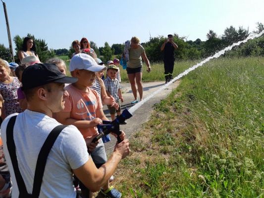 Grafika #9: "Pszczółki" i "Smerfy" obchodzą Międzynarodowy Dzień Dziecka