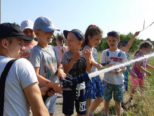 Grafika #18: "Pszczółki" i "Smerfy" obchodzą Międzynarodowy Dzień Dziecka