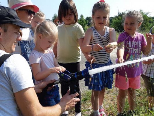 Grafika #22: "Pszczółki" i "Smerfy" obchodzą Międzynarodowy Dzień Dziecka
