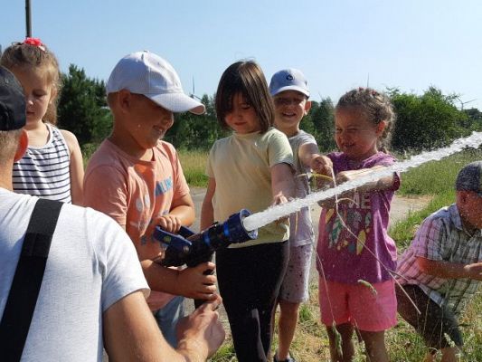 Grafika #25: "Pszczółki" i "Smerfy" obchodzą Międzynarodowy Dzień Dziecka