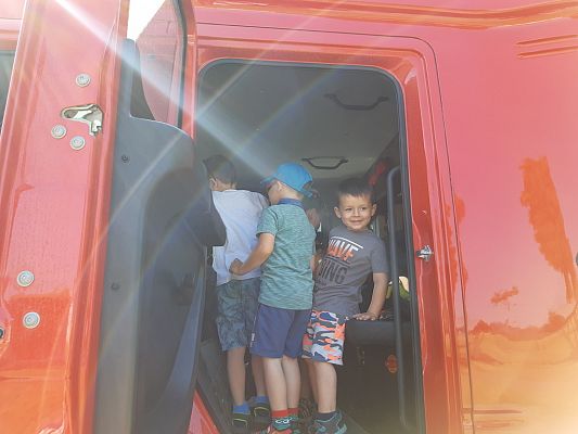 Grafika #27: "Pszczółki" i "Smerfy" obchodzą Międzynarodowy Dzień Dziecka