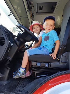 Grafika #39: "Pszczółki" i "Smerfy" obchodzą Międzynarodowy Dzień Dziecka