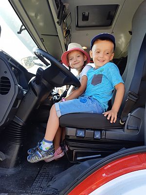 Grafika #32: "Pszczółki" i "Smerfy" obchodzą Międzynarodowy Dzień Dziecka