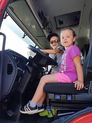 Grafika #30: "Pszczółki" i "Smerfy" obchodzą Międzynarodowy Dzień Dziecka