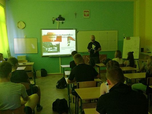 Grafika #1: Lekcje historii z okazji 100-lecia Niepodległości Polski z Panem Bartoszem Januszewskim i Danielem Sieczkowskim