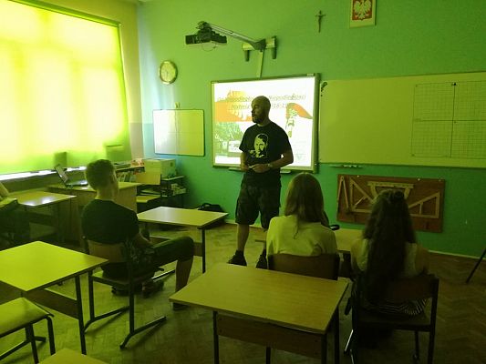 Grafika #3: Lekcje historii z okazji 100-lecia Niepodległości Polski z Panem Bartoszem Januszewskim i Danielem Sieczkowskim