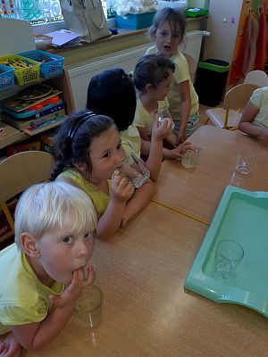 Grafika #10: Dzień żółty u "Pszczółek"