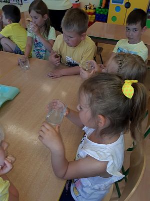 Grafika #11: Dzień żółty u "Pszczółek"