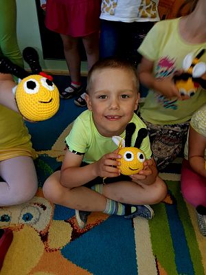 Grafika #12: Dzień żółty u "Pszczółek"