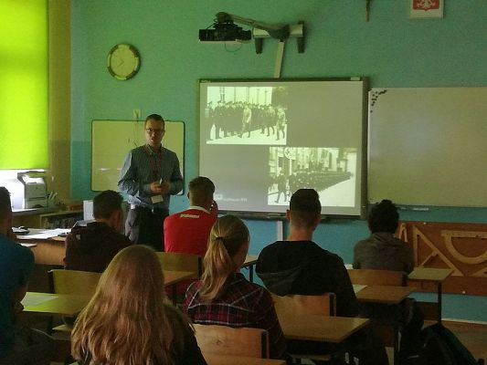 Grafika #2: Lekcja historii - "Zbrodnia w Piaśnicy".