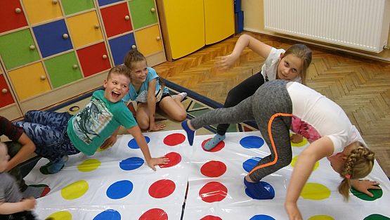 Grafika #1: Nocka w szkole - 3a