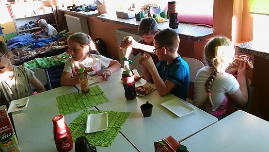 Grafika #0: Nocka w szkole - 3a