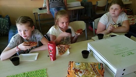 Grafika #2: Nocka w szkole - 3a