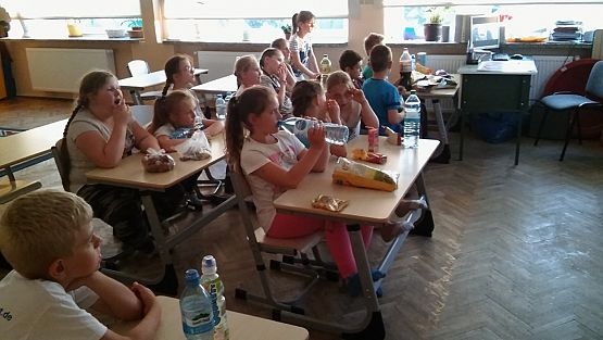 Grafika #4: Nocka w szkole - 3a