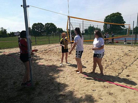 Grafika #2: Gminne zawody w siatkówce plażowej