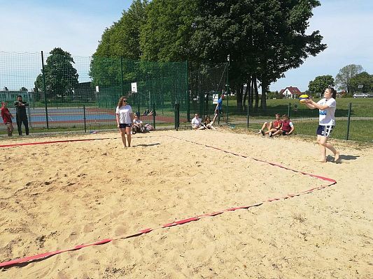 Grafika #3: Gminne zawody w siatkówce plażowej