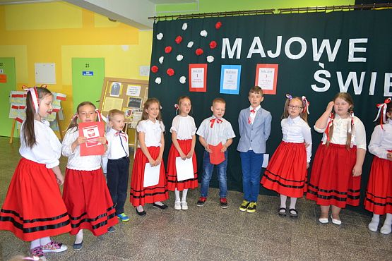 Grafika #2: "Witaj majowa jutrzenko"