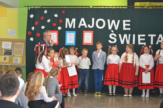 Grafika #24: "Witaj majowa jutrzenko"