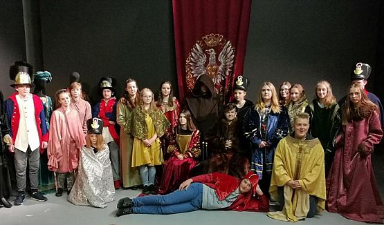 Grafika #4: Klasy drugie gimnazjum w Warszawie