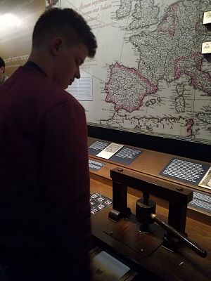 Grafika #17: Klasy drugie gimnazjum w Warszawie