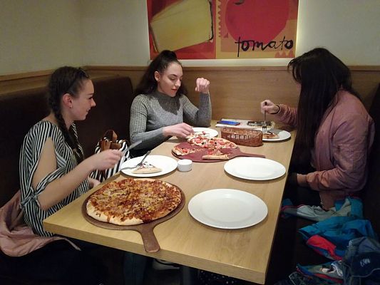 Grafika #21: Klasy drugie gimnazjum w Warszawie