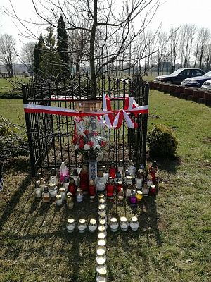 Grafika #0: Dzień Pamięci Ofiar Katynia