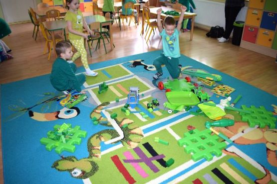 Grafika #5: Dzień zielony u "Pszczółek"