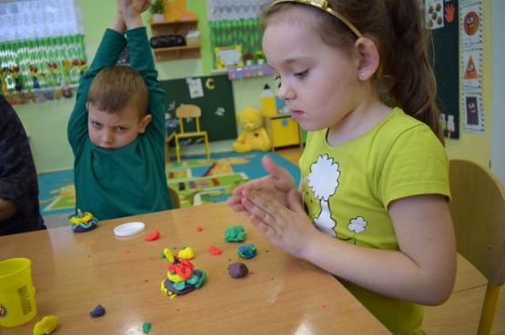 Grafika #11: Dzień zielony u "Pszczółek"