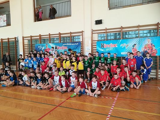 Grafika #0: "Kinder+sport"