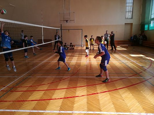 Grafika #6: "Kinder+sport"