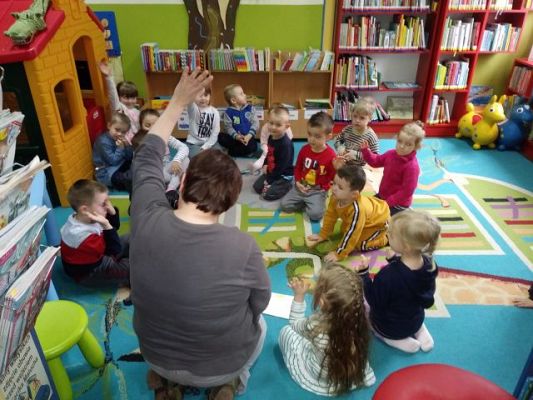 Grafika #8: WYCIECZKA SMERFÓW DO BIBLIOTEKI MIEJSKIEJ W LĘBORKU