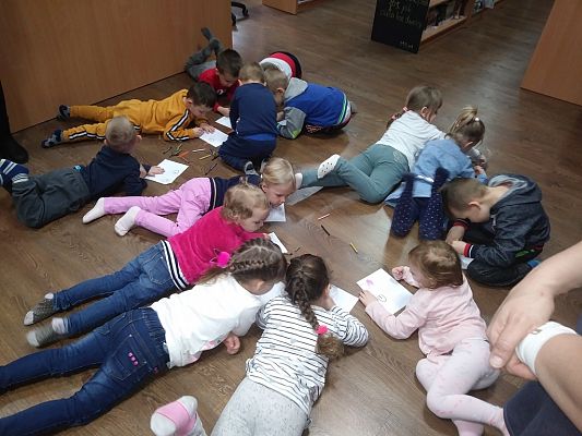 Grafika #7: WYCIECZKA SMERFÓW DO BIBLIOTEKI MIEJSKIEJ W LĘBORKU