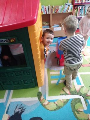 Grafika #13: WYCIECZKA SMERFÓW DO BIBLIOTEKI MIEJSKIEJ W LĘBORKU