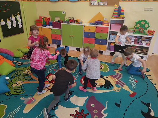 Grafika #4: ,,Małe serduszko- a miłość wielka jest!