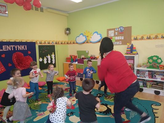 Grafika #6: ,,Małe serduszko- a miłość wielka jest!