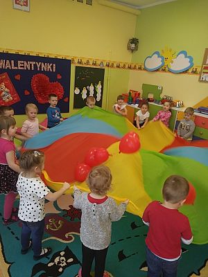 Grafika #9: ,,Małe serduszko- a miłość wielka jest!