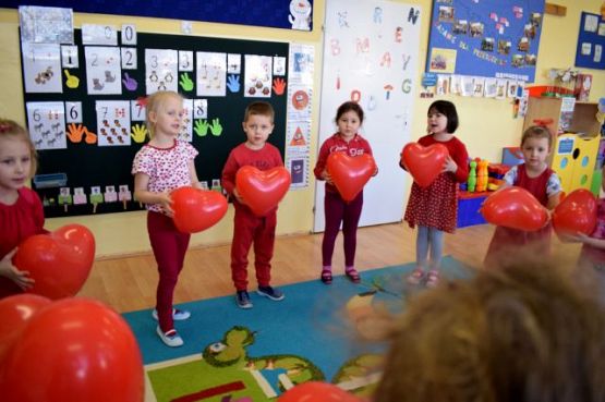 Grafika #0: DZIEŃ CZERWONY W PRZEDSZKOLU