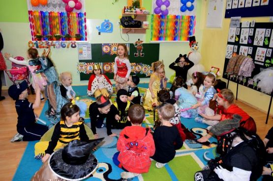 Grafika #19: BAL KARNAWAŁOWY W PRZEDSZKOLU