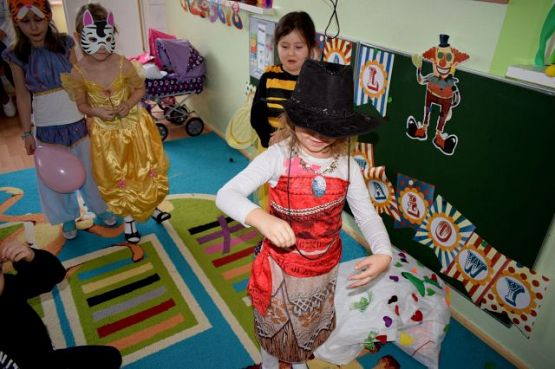 Grafika #25: BAL KARNAWAŁOWY W PRZEDSZKOLU