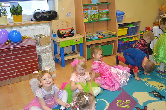 Grafika #1: BAL KARNAWAŁOWY W PRZEDSZKOLU