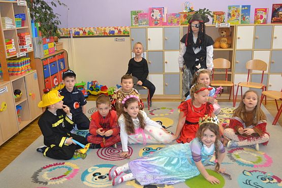 Grafika #13: BAL KARNAWAŁOWY W PRZEDSZKOLU