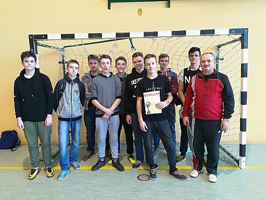 Grafika #1: Dziewczęta z Gimnazjum w Łebieniu wygrywają gminne zawody w piłce ręcznej!!!