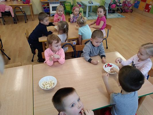 Grafika #2: Dzień Popcornu.