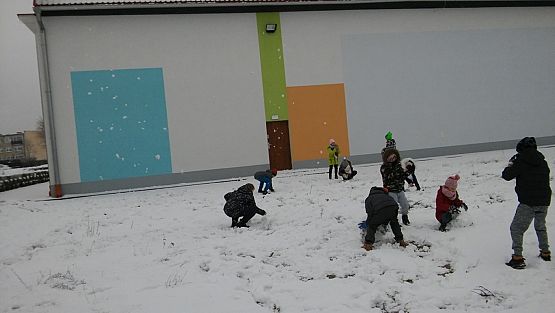 Grafika #8: Zabawy na śniegu