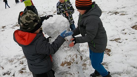 Grafika #9: Zabawy na śniegu