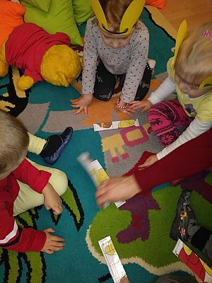 Grafika #1: Dzień bez przyjaciela to jak dzbanek, w którym nie została nawet kropelka miodu.